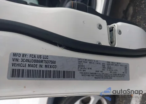 2021 Jeep Compass Latitude 4X4 z USA, uszkodzony, nr VIN 3C4NJDBB6MT537568